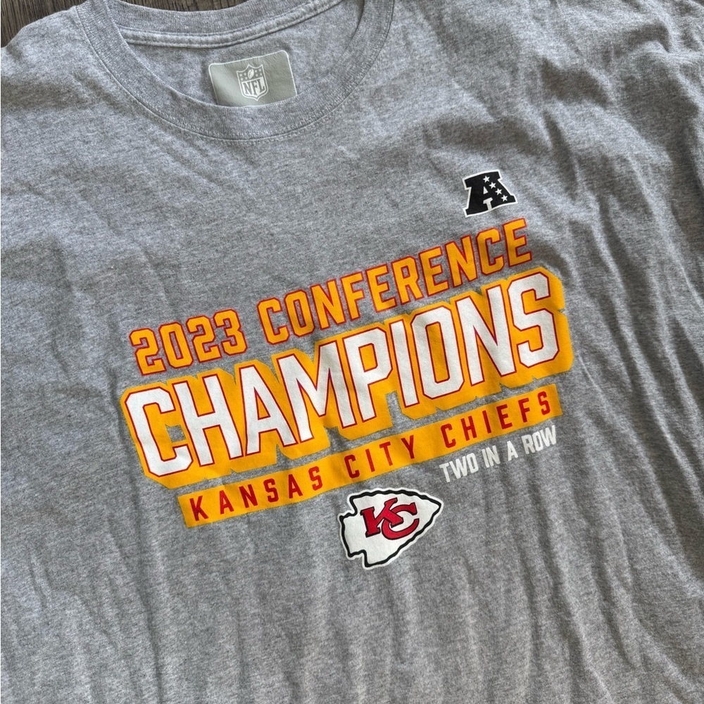 NFL Kansas City Chiefs Tee- Size 2XL - Picture 2 of 3